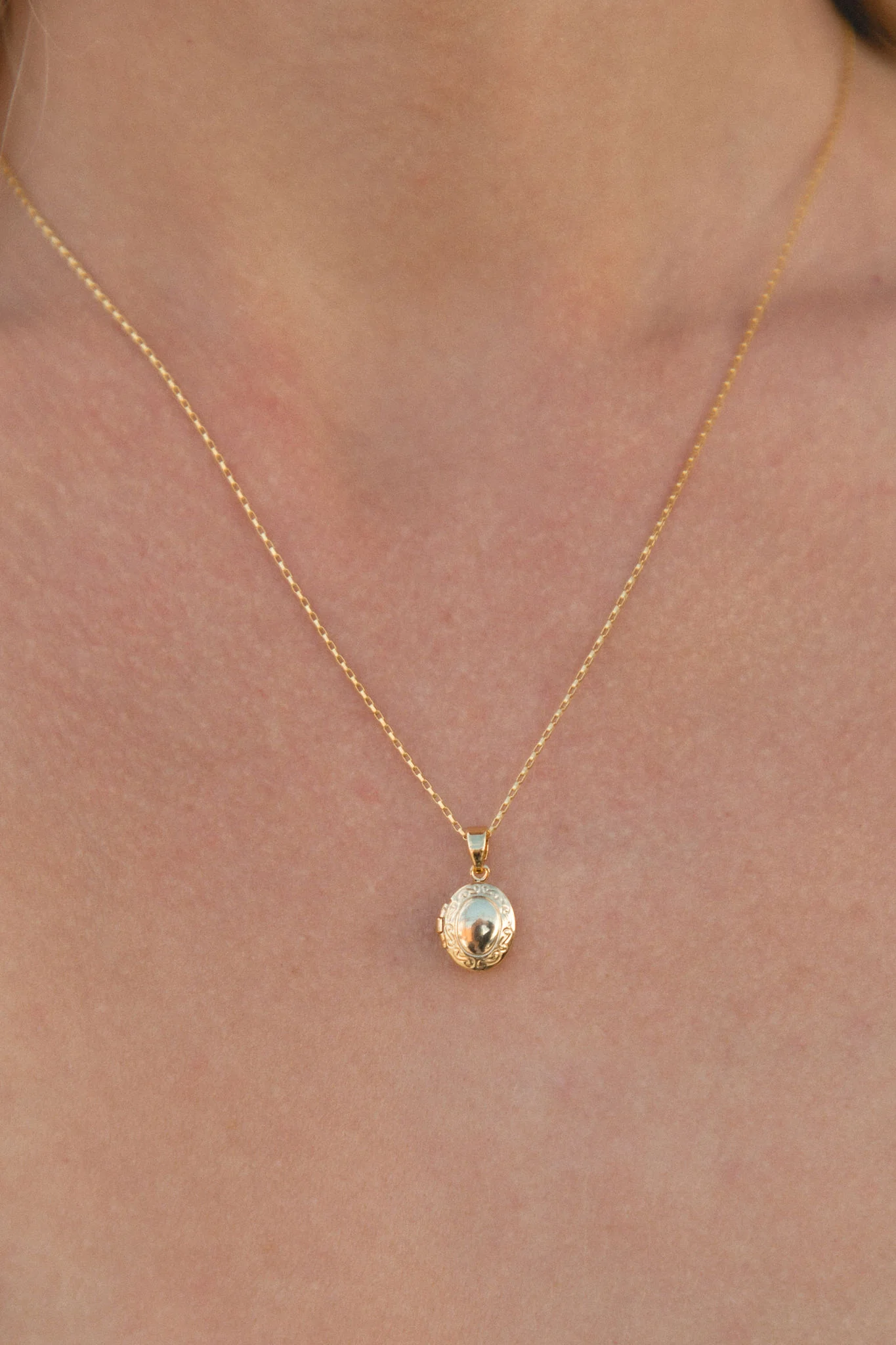 Mini Vintage Oval Locket - Image 2