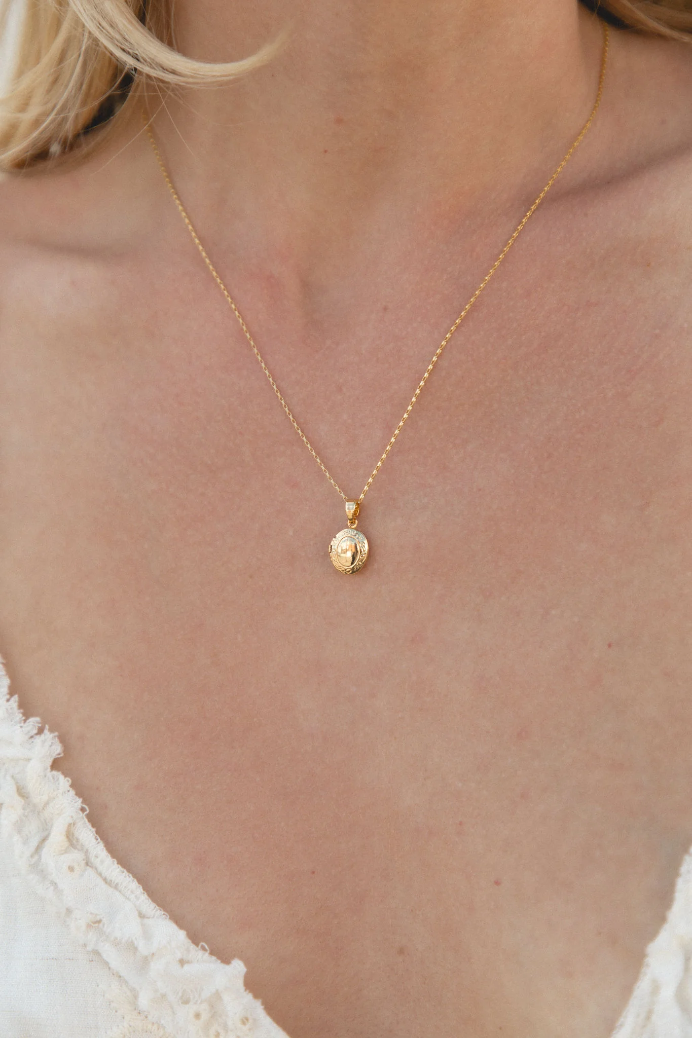 Mini Vintage Oval Locket - Image 3